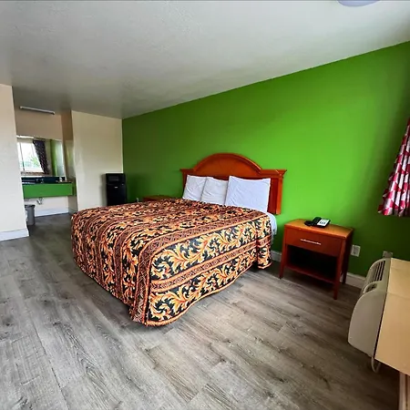 Cloverleaf Motel By Belvilla Richmond Near Turnpike